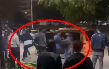 Yiğithan HÜYÜK/BURSA, – BURSA’da iki grup arasında çıkan tekme ve