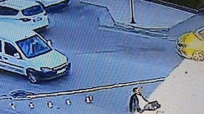 Anıl ATAR/ADANA, – ADANA’da trafikte önünü kesip durdurduğu hafif ticari