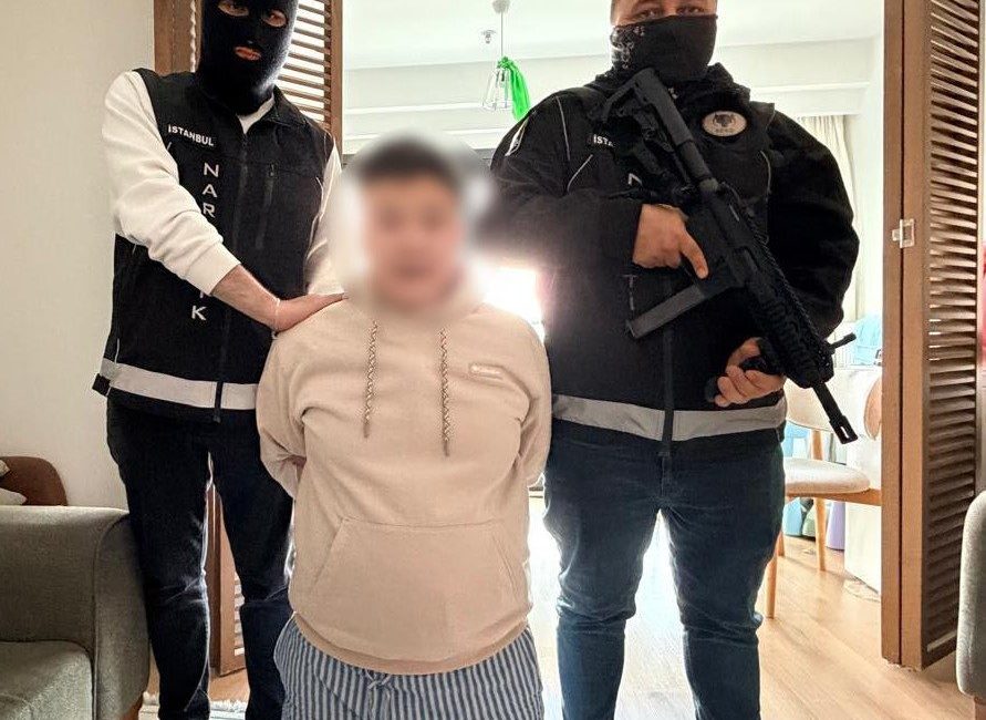 Uluslararası bültenle aranan 2 şüpheli Sarıyer’de yakalandı Derya EVREN KORKMAZ / İSTANBUL, – Sarıyer’de düzenlenen operasyonda, uyuşturucu