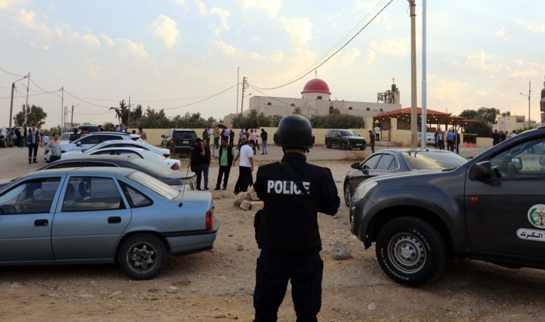 Ürdün’de kilisedeki cenaze törenine silahlı saldırı: 7 ölü, 34 yaralı ÜRDÜN, – ÜRDÜN’ün Karak vilayetinde bir kilisede düzenlenen cenaze törenine