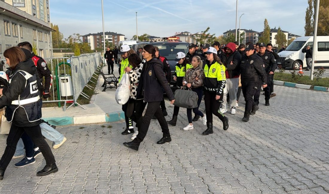 Yasa dışı bahis şüphelileri adliyede Oğuzhan KILIÇ/KÜTAHYA, – KÜTAHYA merkezli 5 ilde düzenlenen yasa dışı