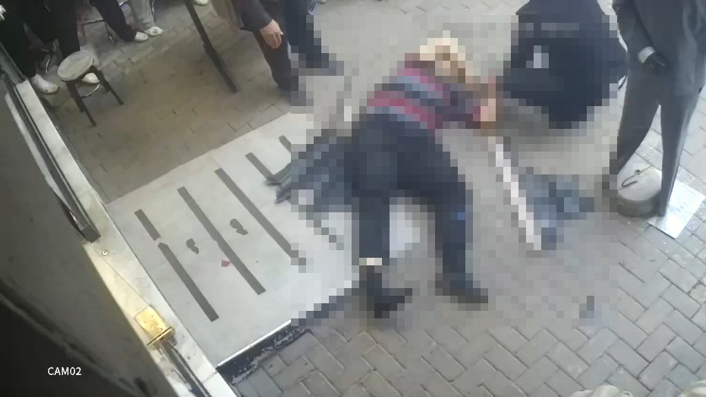 Yavru kediyi kurtarmak isterken 3’üncü kattan düşüp öldü Yiğithan HÜYÜK/BURSA, – BURSA’da, bir iş merkezindeki sürücü kursunda eğitmen