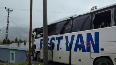 Sekvan KÜDEN/ULUDERE (Şırnak), – ŞIRNAK’ın Uludere ilçesinde TIR’la çarpıştıktan sonra